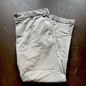 Izod Men's Light Gray Chinos